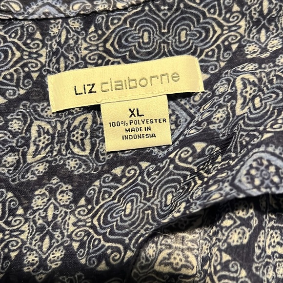 Woman’s blouse - Picture 4 of 6